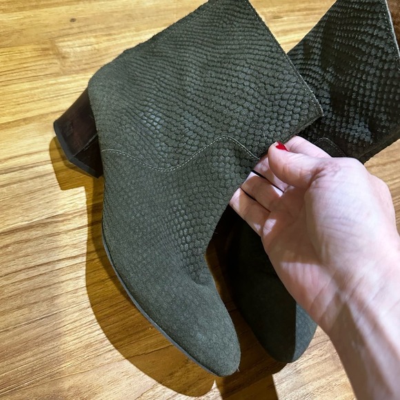 Anthropologie Schuler & Sons Women’s Green Suede Leather Snake Print Booties - Picture 7 of 9